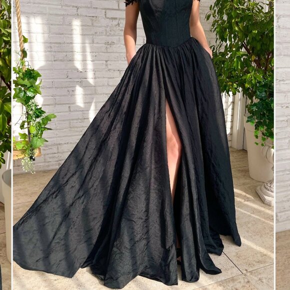 Tetua Matoshi midnight sun corset gown - Picture 2 of 5